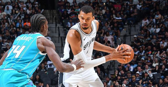 文班亚马爆发砍32+12+8 马刺力克黄蜂终结连败