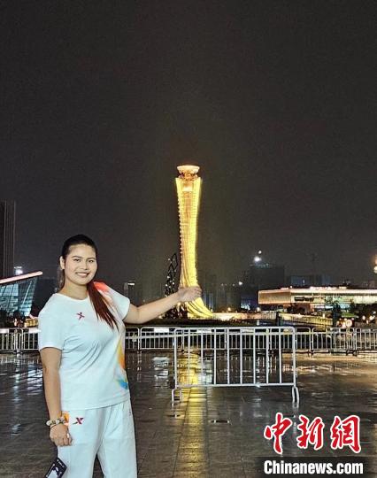 泰国留学生王远担任成都大运会火炬手