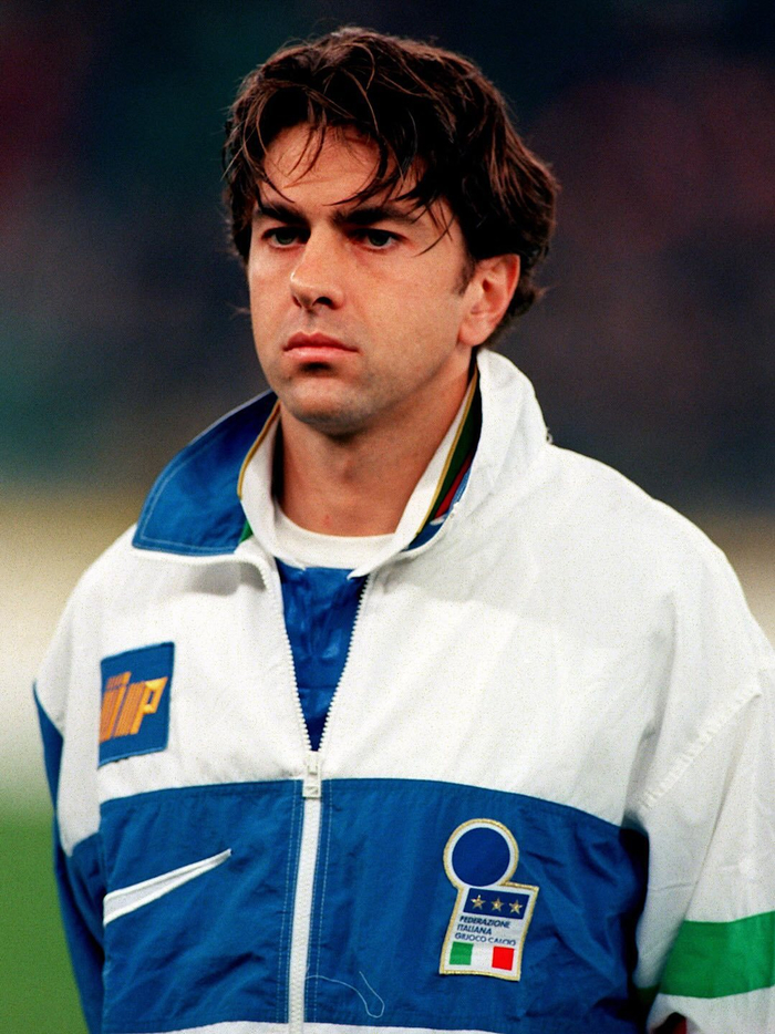 科斯塔库塔退役告别战：AC米兰传奇球员告别绿茵