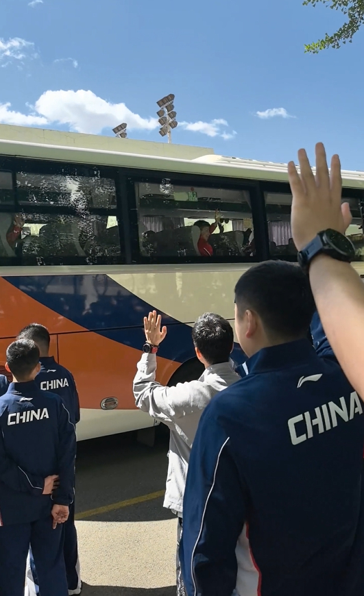 马龙送别队友 国乒出征伦敦卫冕男团十二连冠