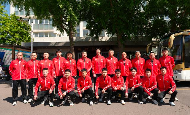 马龙送别队友 国乒出征伦敦卫冕男团十二连冠