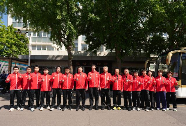马龙送别队友 国乒出征伦敦卫冕男团十二连冠